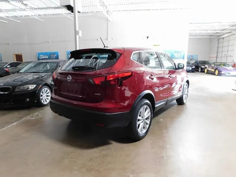 Used 2019 Nissan Rogue Sport S w/ Appearance Package AWD/4WD image 2