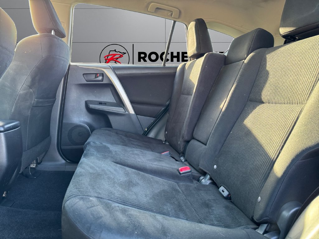 Used 2015 Toyota RAV4 LE AWD/4WD image 16