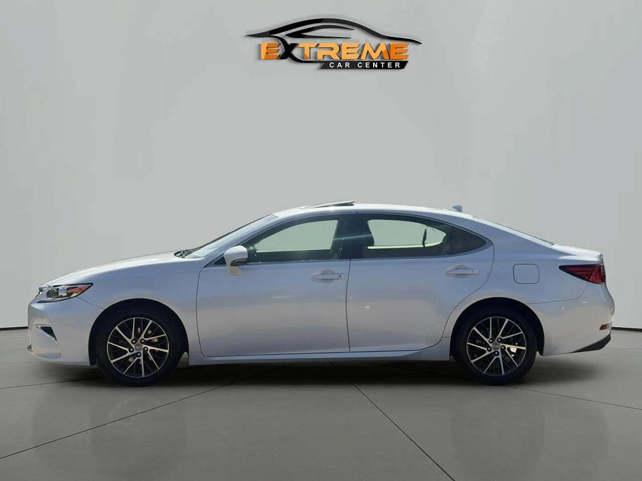 Used 2016 Lexus ES 350 w/ Navigation System Package FWD image 3