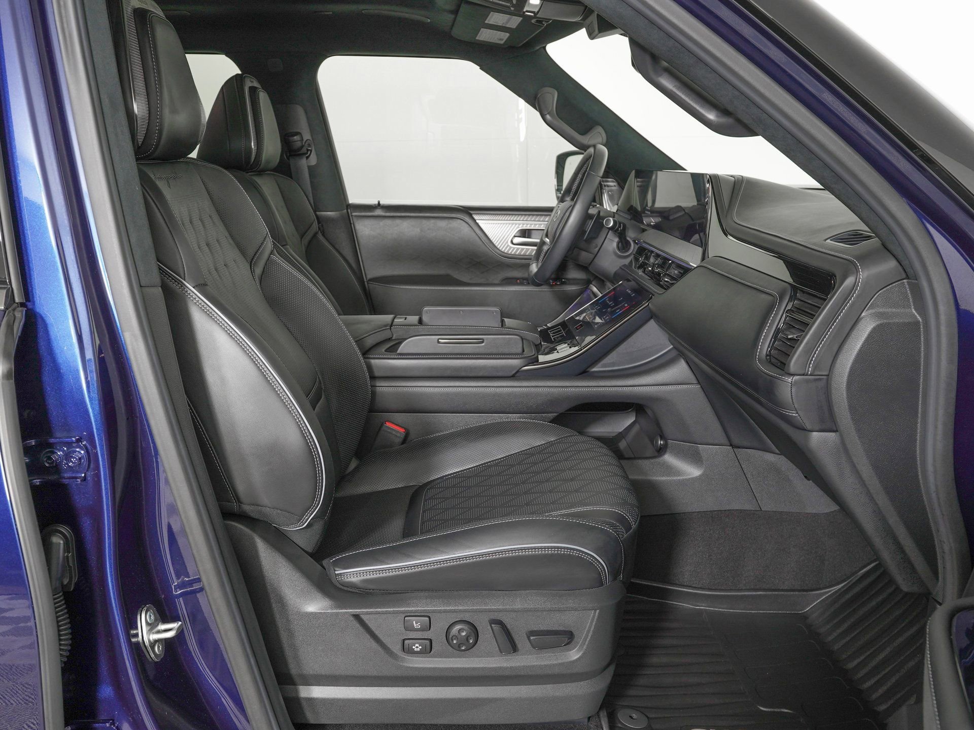 Used 2025 INFINITI QX80 Autograph AWD/4WD image 9