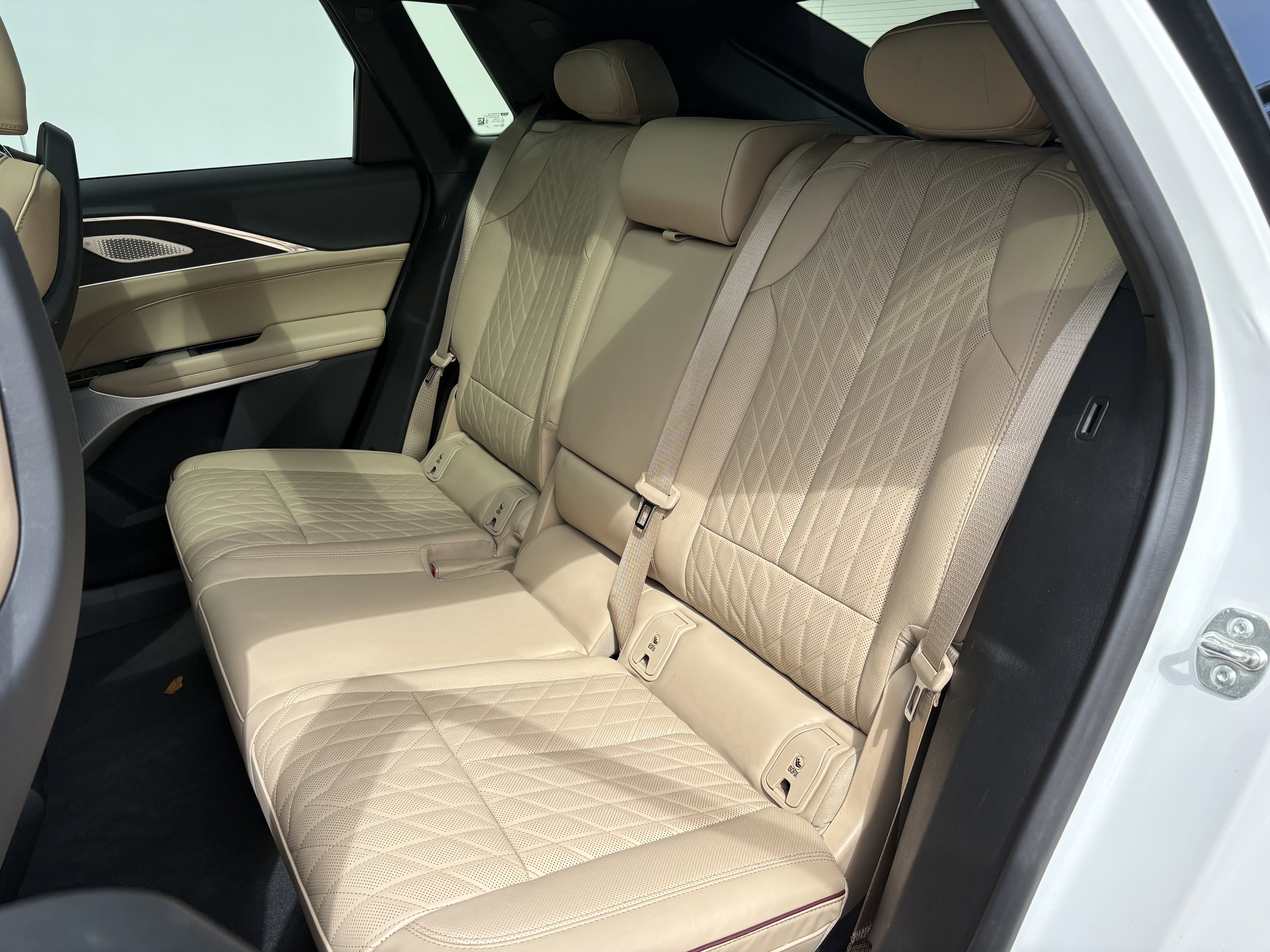 Used 2024 Cadillac Lyriq Luxury w/ Nappa Leather Package AWD/4WD image 13