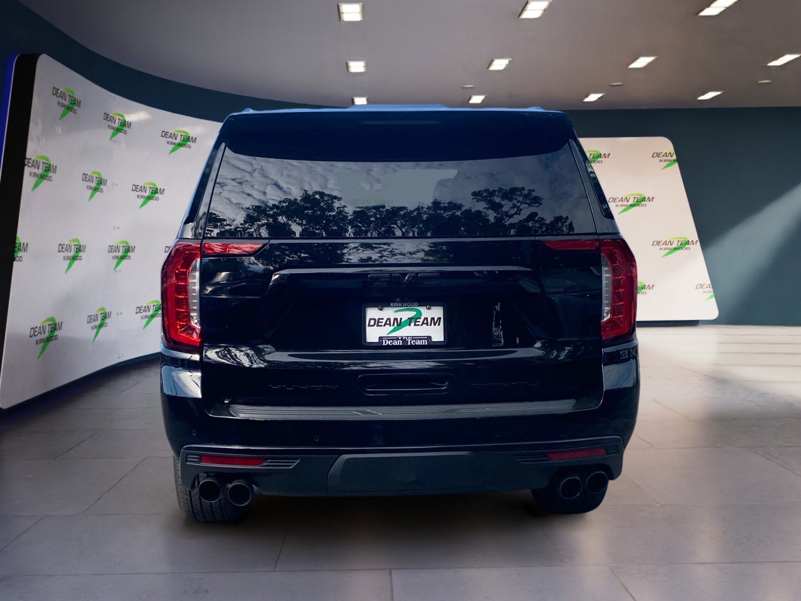 Used 2021 GMC Yukon Denali w/ Denali Premium Package image 8