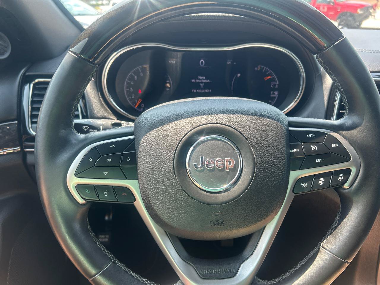 Used 2019 Jeep Grand Cherokee Overland AWD/4WD image 24