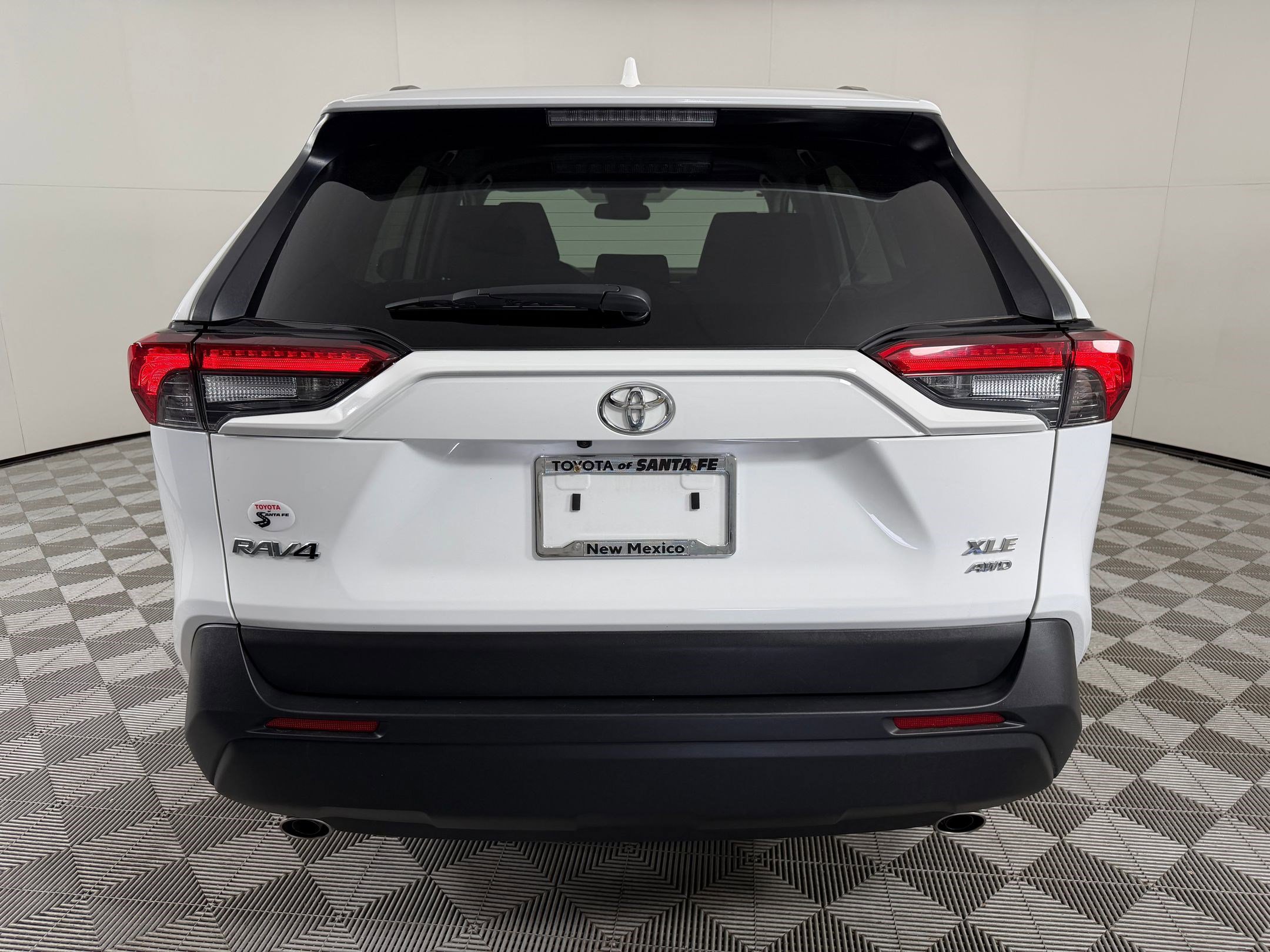 Used 2025 Toyota RAV4 XLE AWD/4WD image 9