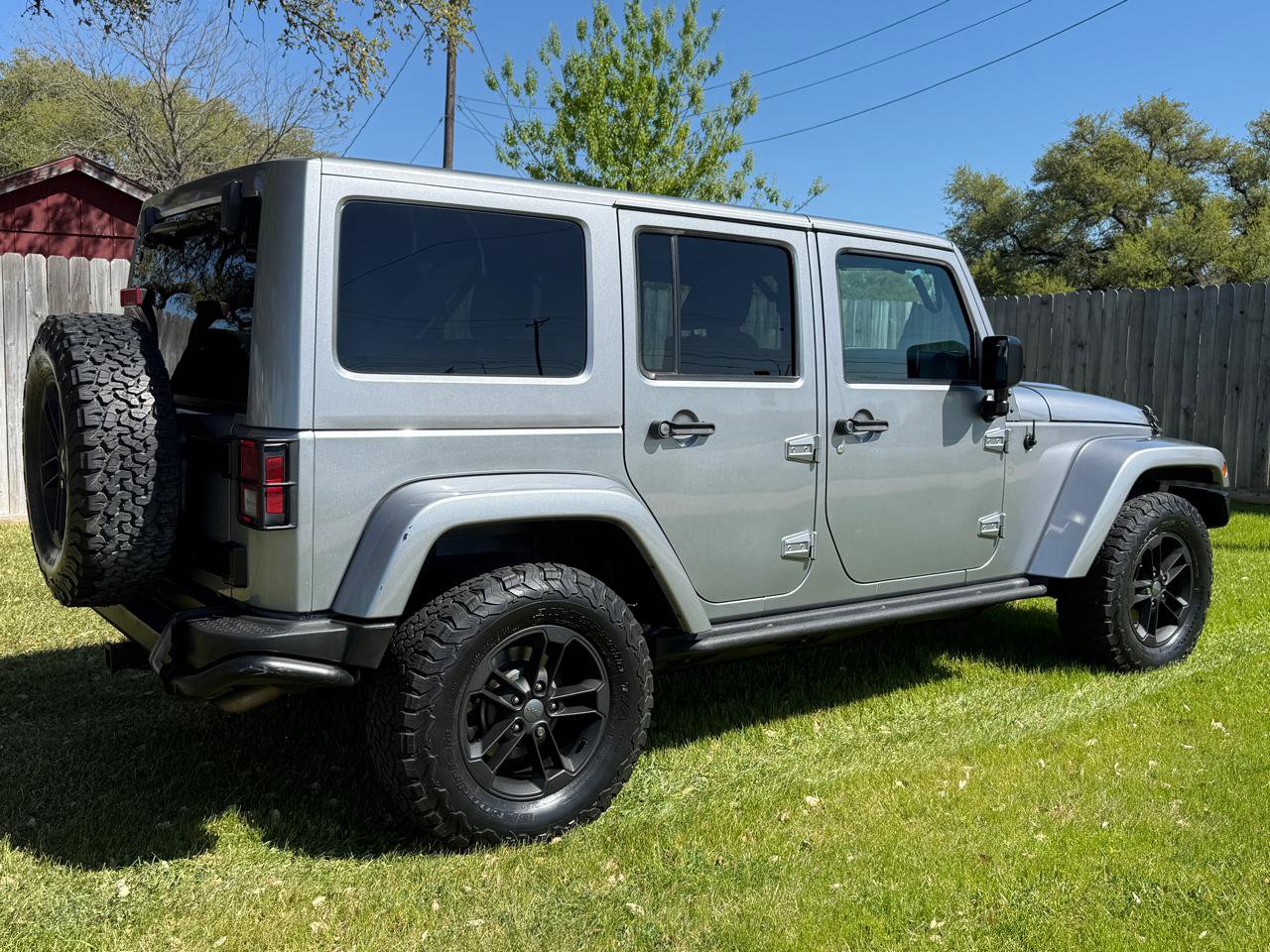 Used 2017 Jeep Wrangler Unlimited Sahara AWD/4WD image 7