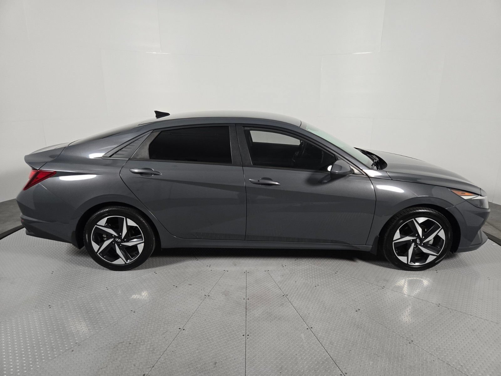 Used 2023 Hyundai Elantra SEL w/ Convenience Package FWD image 6