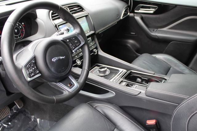 Used 2020 Jaguar F-PACE S image 13