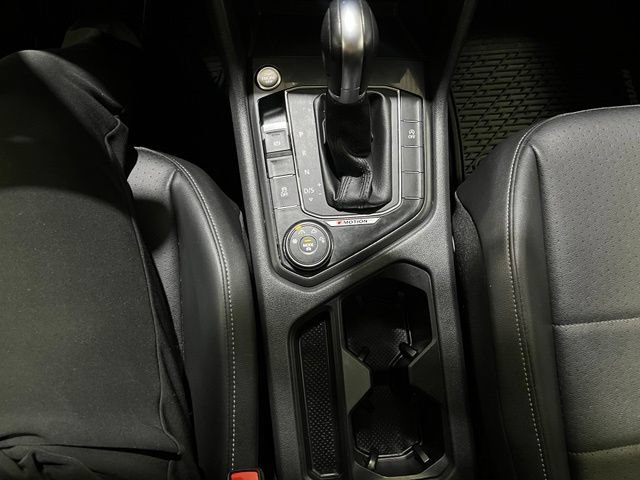 Used 2018 Volkswagen Tiguan SEL AWD/4WD image 22