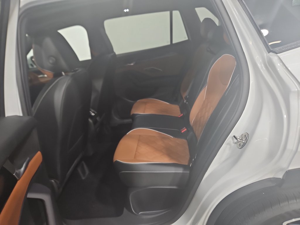 New 2026 Volkswagen Tiguan SEL R-Line AWD/4WD image 23