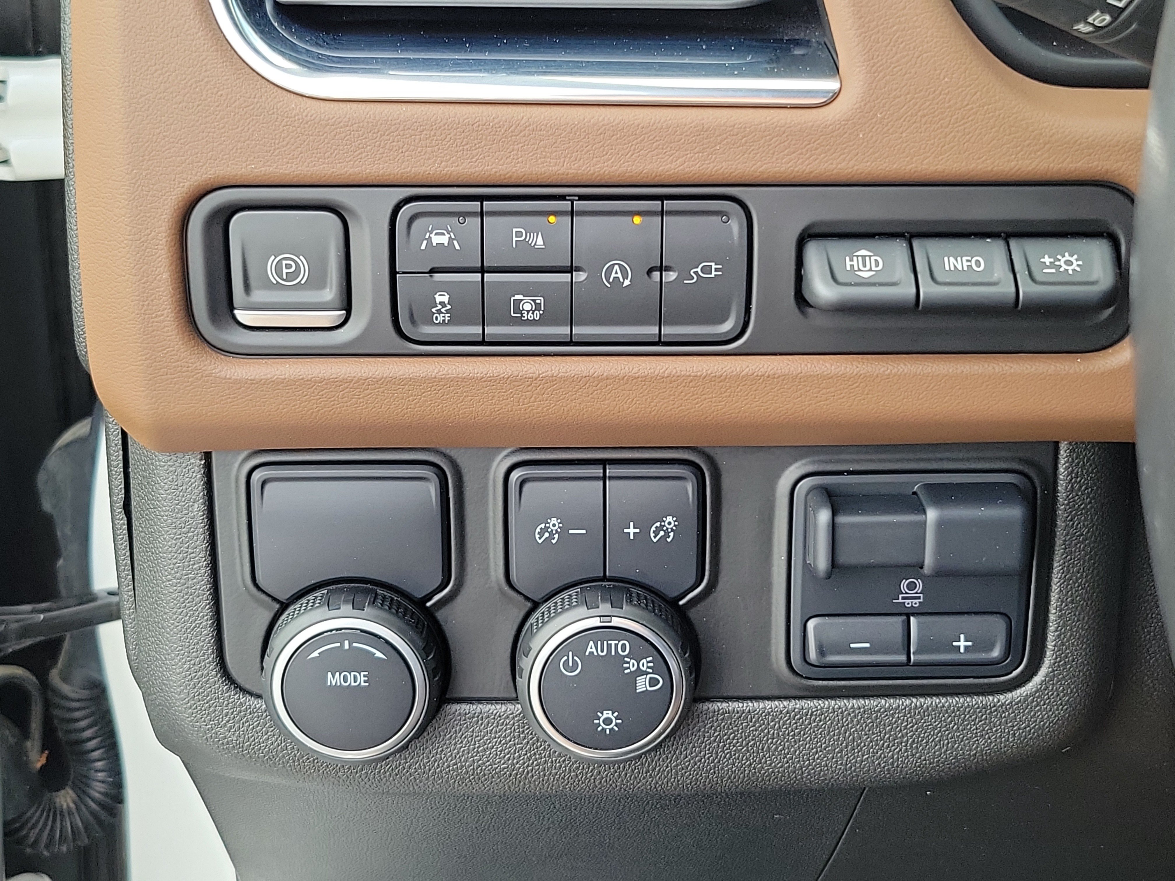 Used 2022 Chevrolet Suburban High Country w/ Premium Package RWD image 21