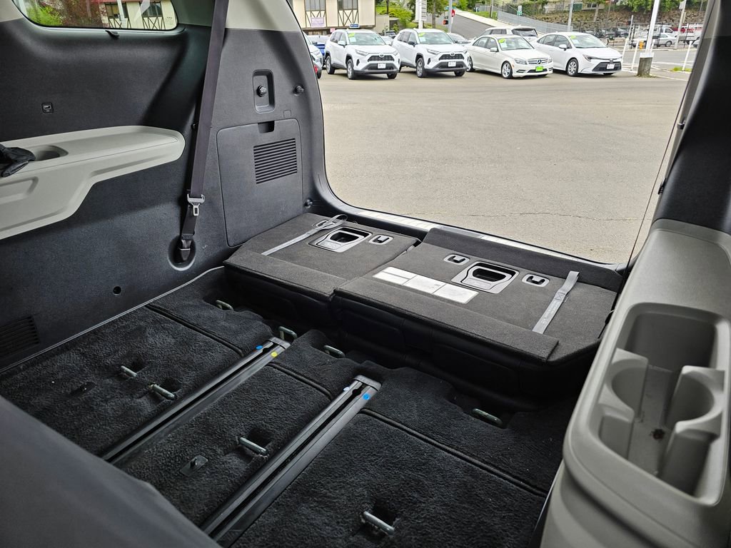 Used 2024 Kia Carnival EX FWD image 18