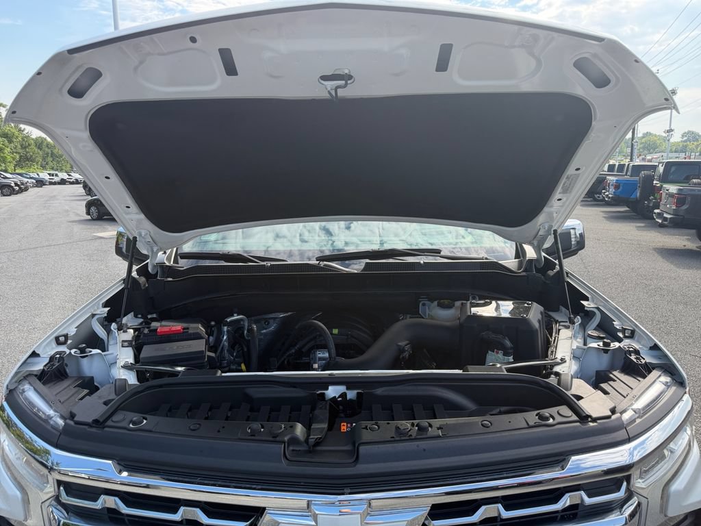 Used 2025 Chevrolet Silverado 1500 LTZ w/ Technology Package AWD/4WD image 17