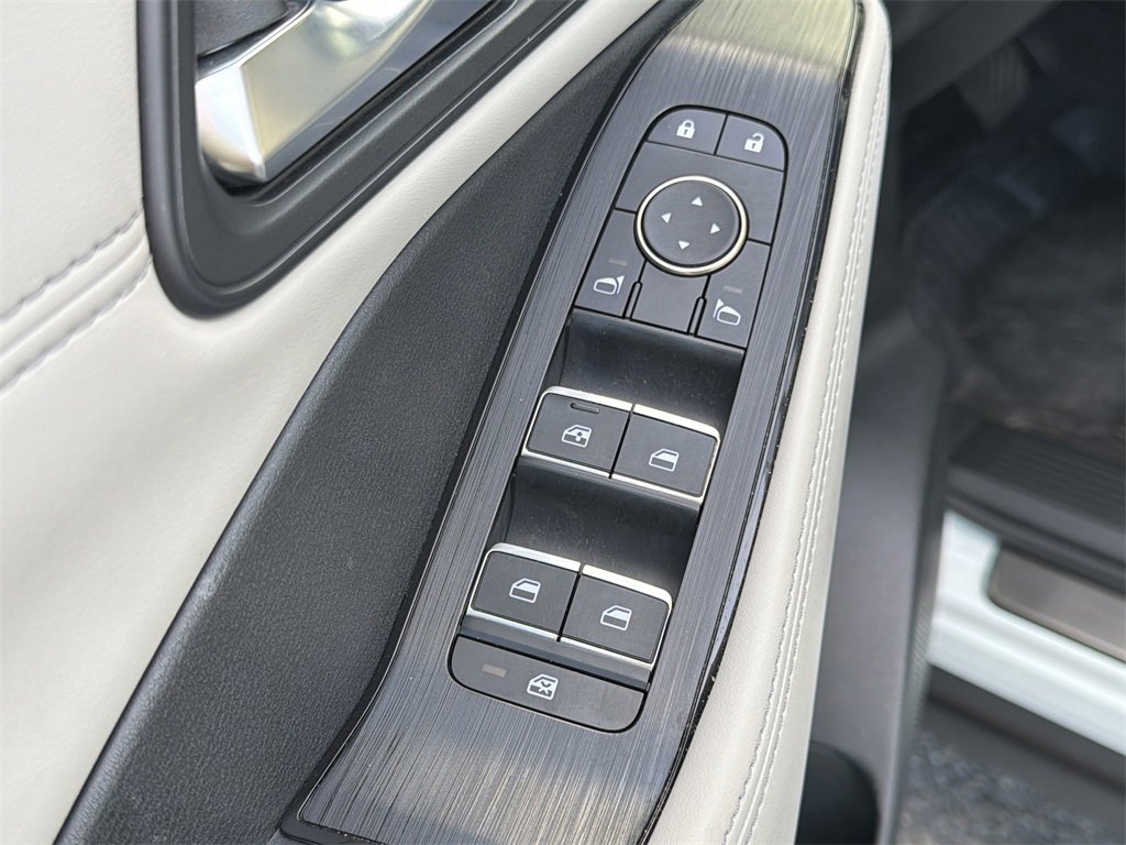 Used 2024 Nissan Rogue SL w/ SL Premium Package image 30