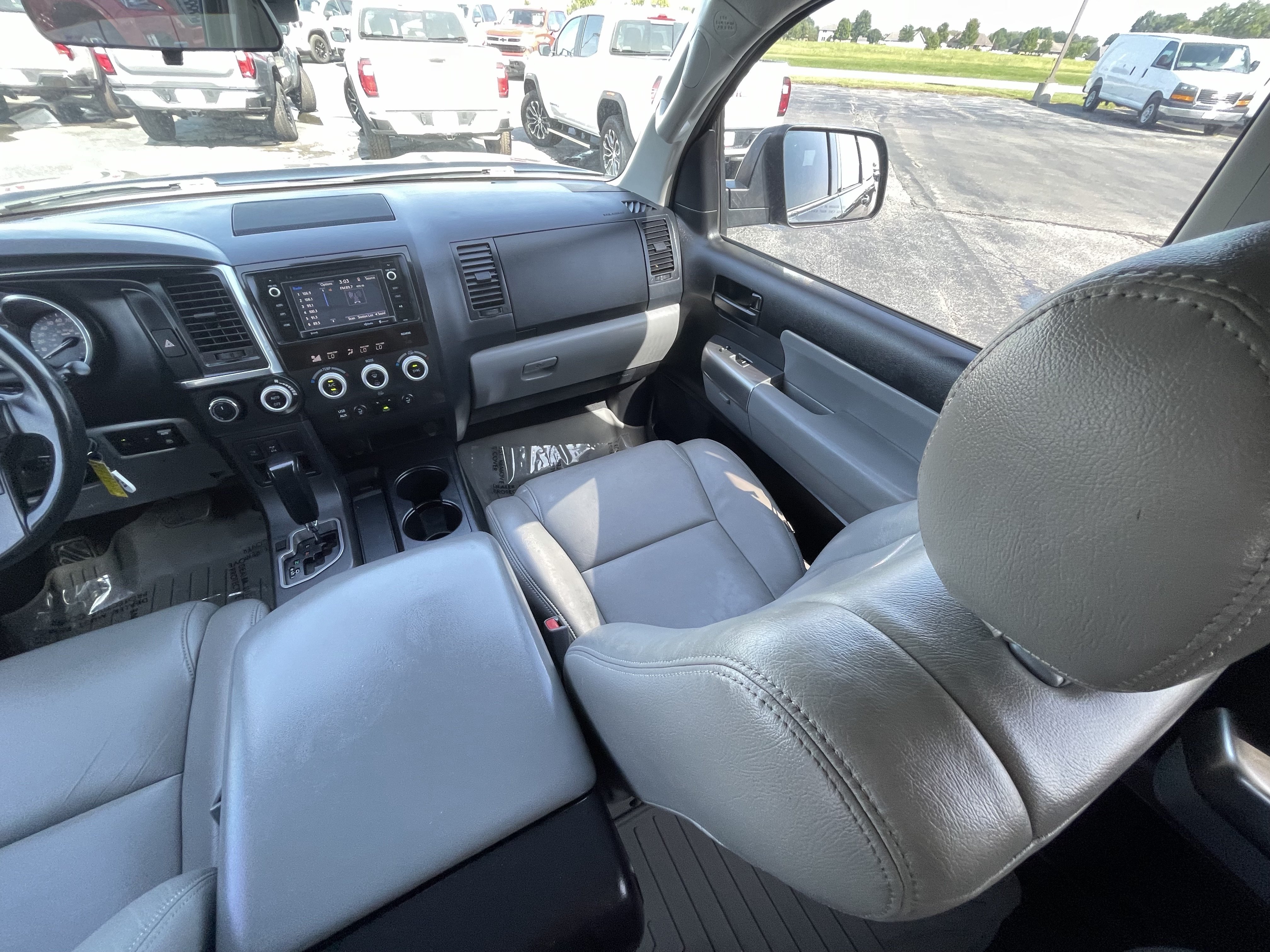 Used 2019 Toyota Sequoia SR5 AWD/4WD image 27