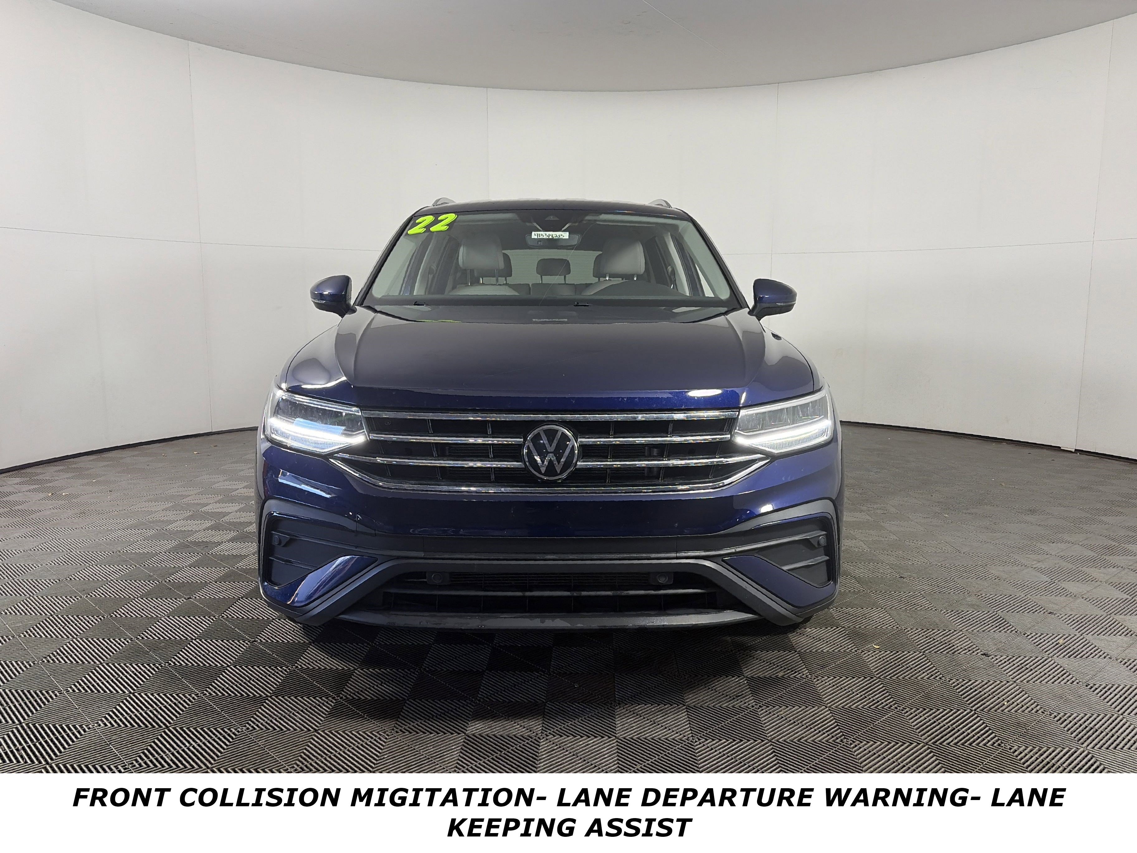 Used 2022 Volkswagen Tiguan SE image 2