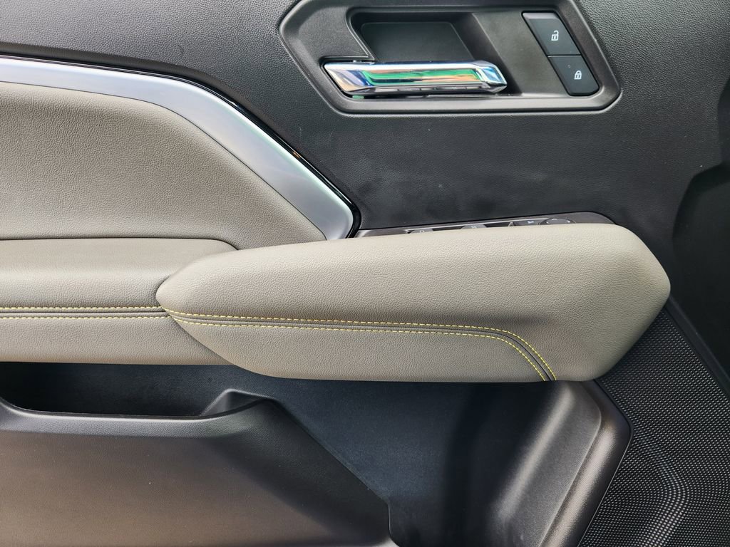 Used 2024 Chevrolet Colorado ZR2 w/ Safety Package AWD/4WD image 22