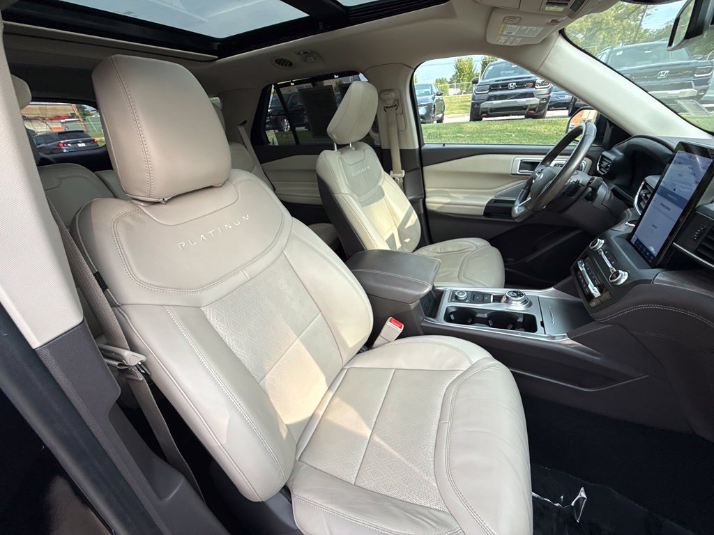 Used 2020 Ford Explorer Platinum w/ Premium Technology Package AWD/4WD image 43