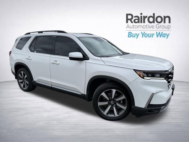 Used 2025 Honda Pilot Touring image 1