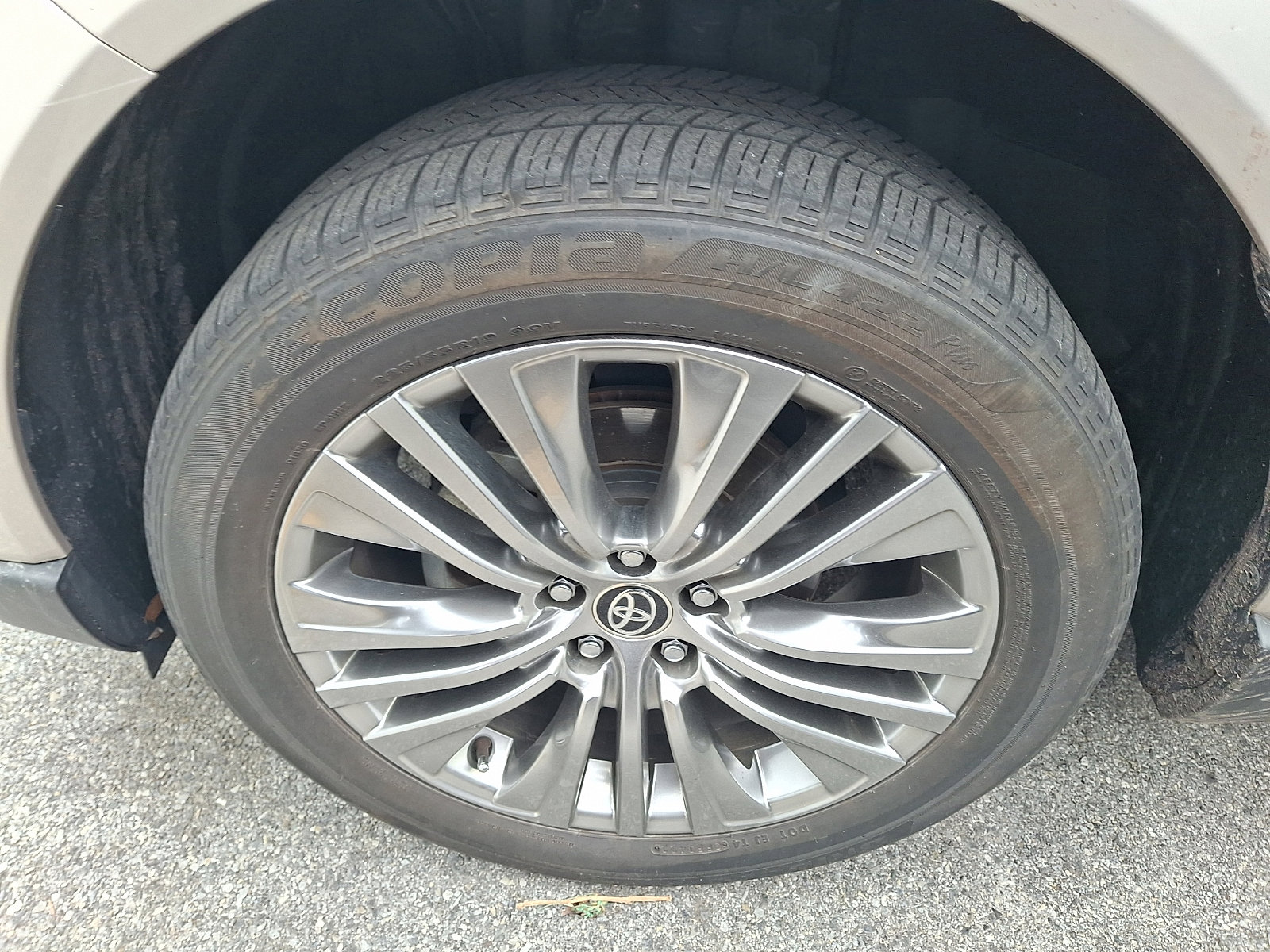 Used 2022 Toyota Venza XLE AWD/4WD image 4