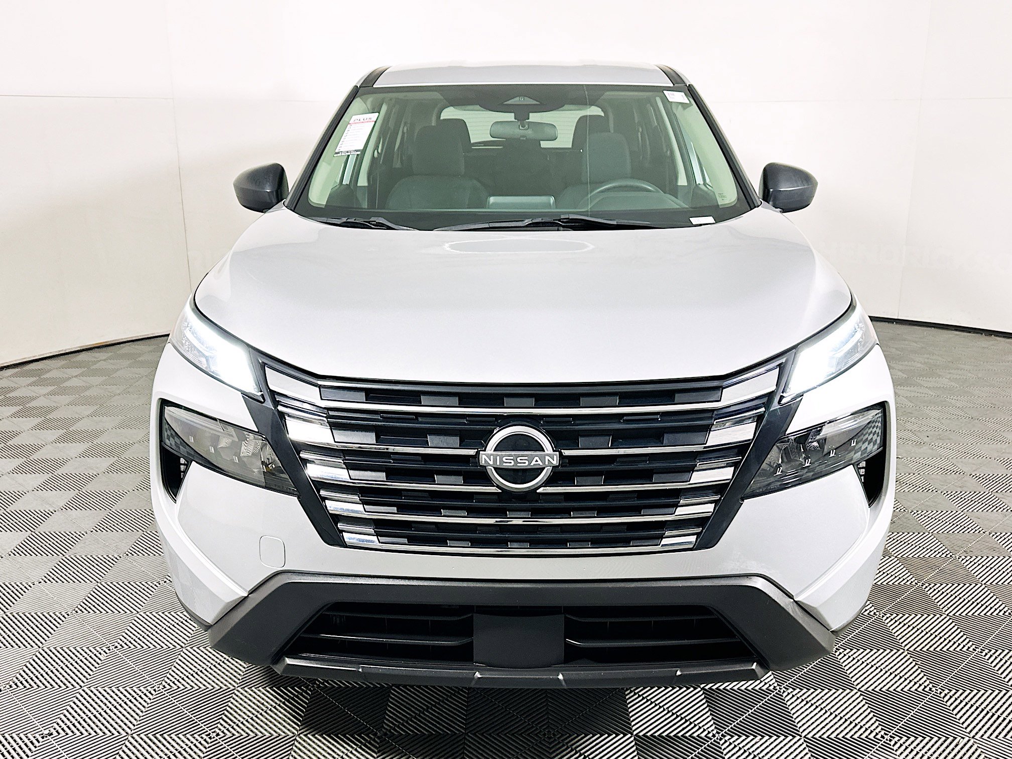 Used 2024 Nissan Rogue S image 8