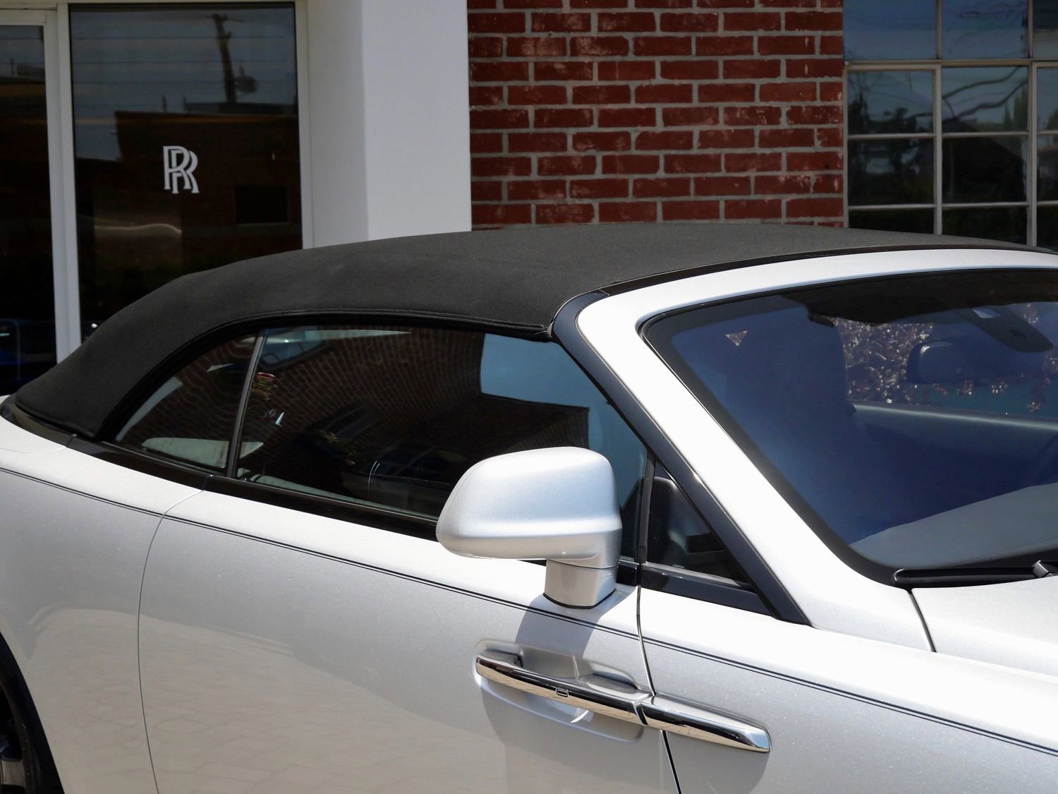 Used 2021 Rolls-Royce Dawn RWD image 20