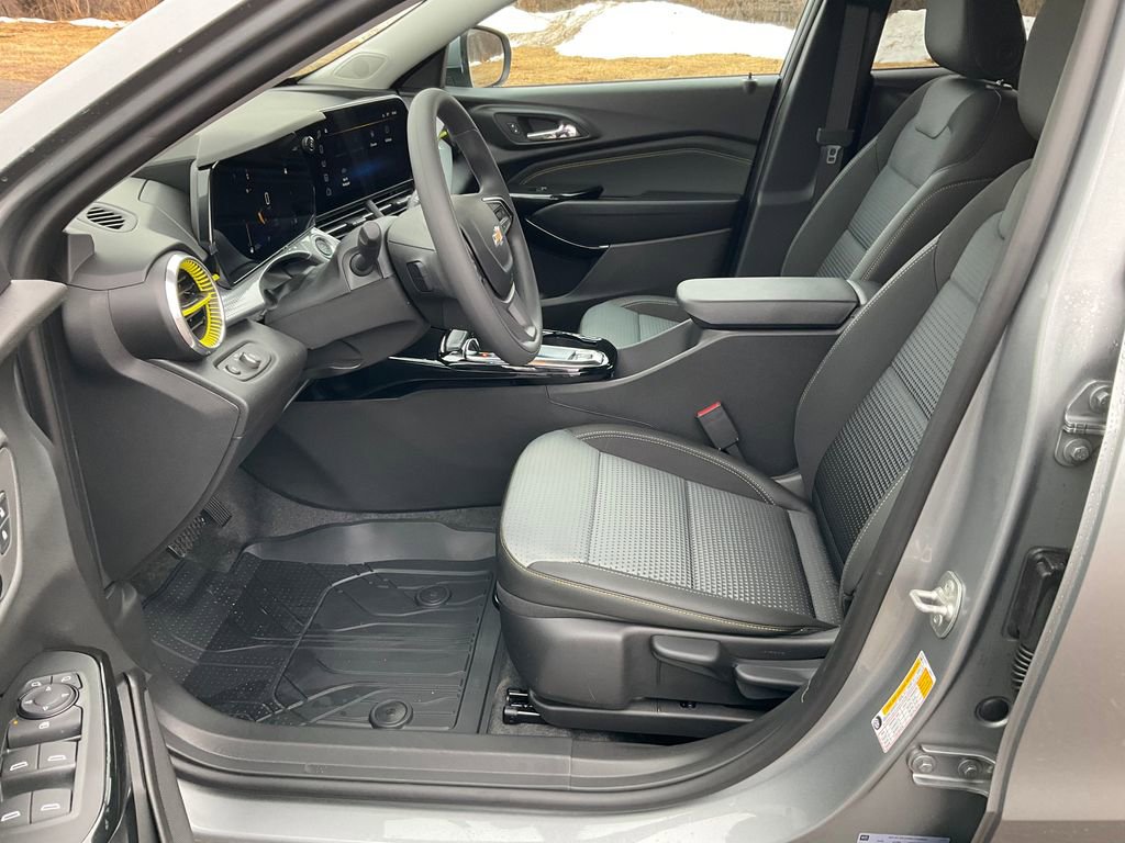 New 2026 Chevrolet Trax LT FWD image 2