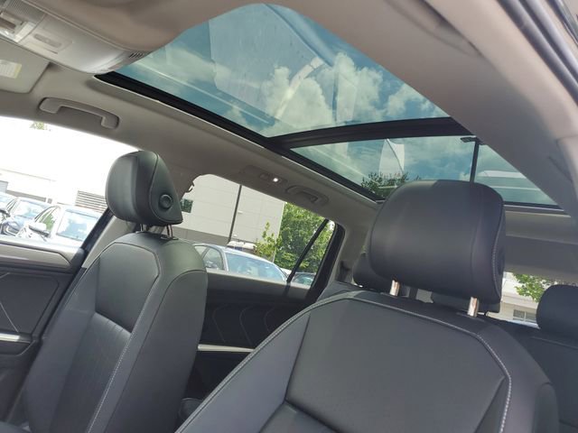 Used 2024 Volkswagen Tiguan SE w/ Panoramic Sunroof Package FWD image 22
