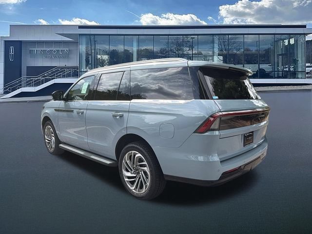 New 2027 Lincoln Navigator Premiere RWD image 5