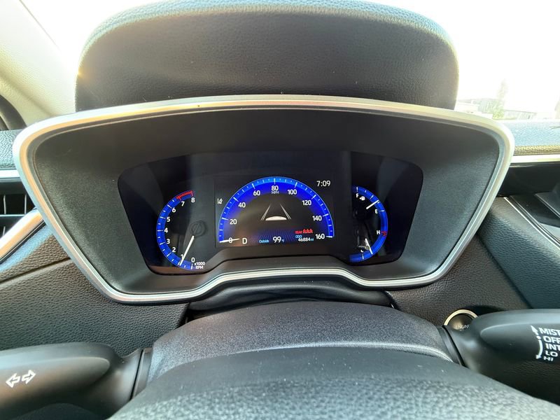 Used 2022 Toyota Corolla Cross XLE image 12