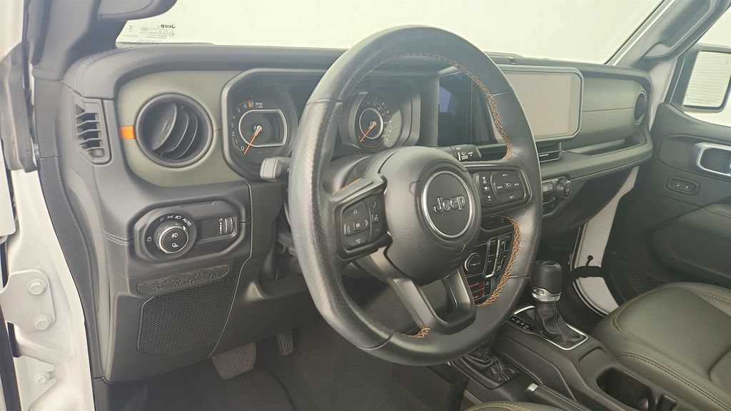 Used 2024 Jeep Gladiator Mojave AWD/4WD image 13