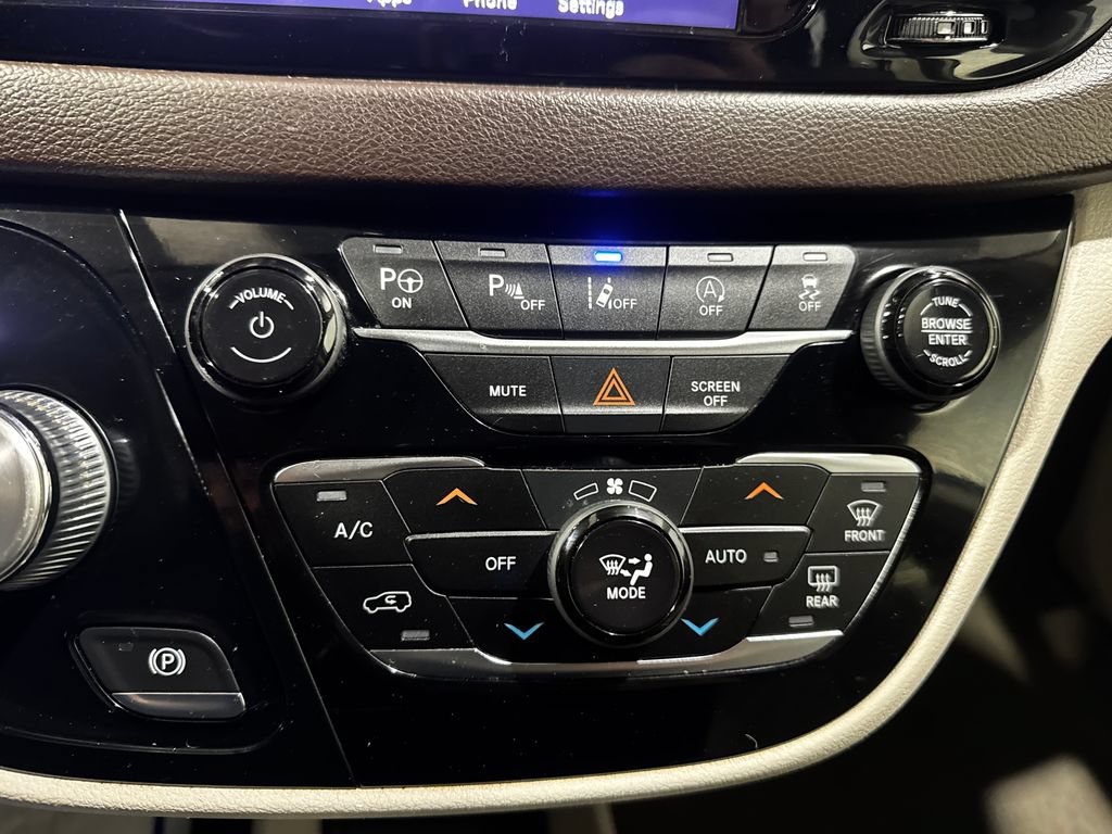 Used 2020 Chrysler Pacifica Touring w/ Advanced Safetytec Group FWD image 37