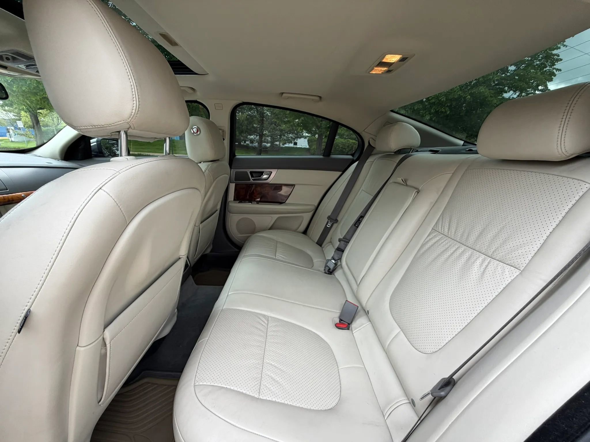 Used 2011 Jaguar XF Premium RWD image 17