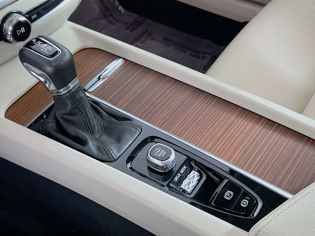 Used 2021 Volvo V60 T5 Momentum w/ Climate Package image 18