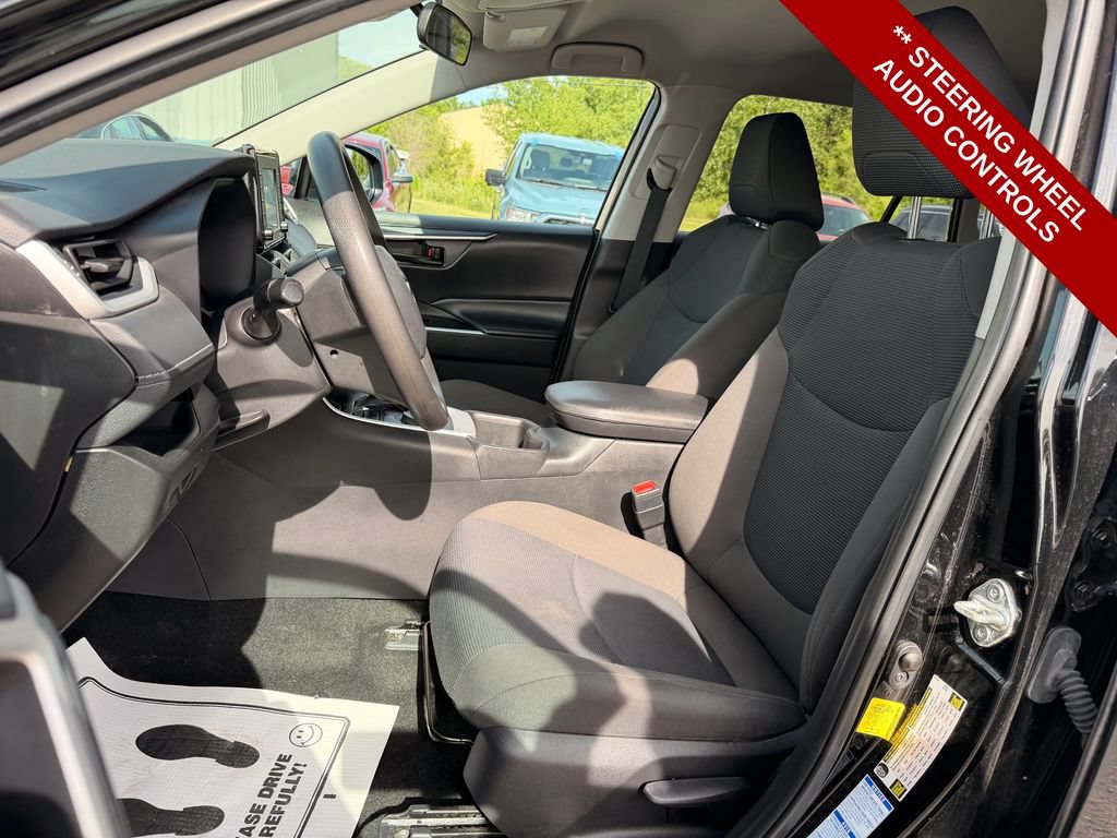 Used 2022 Toyota RAV4 LE AWD/4WD image 11