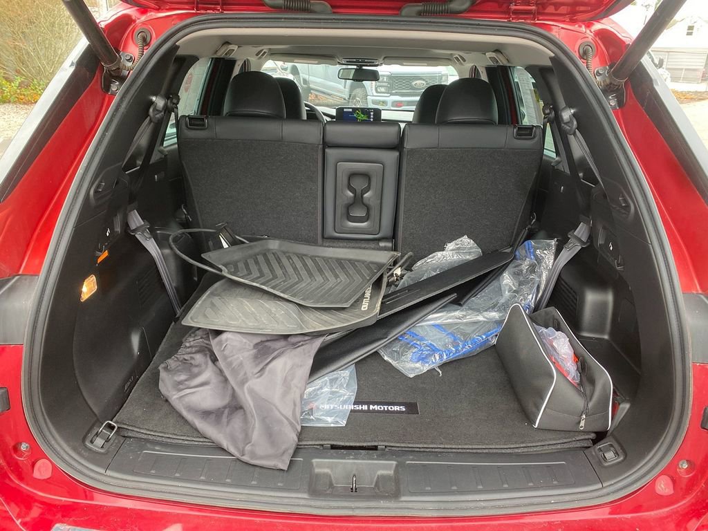 Used 2023 Mitsubishi Outlander SE image 25