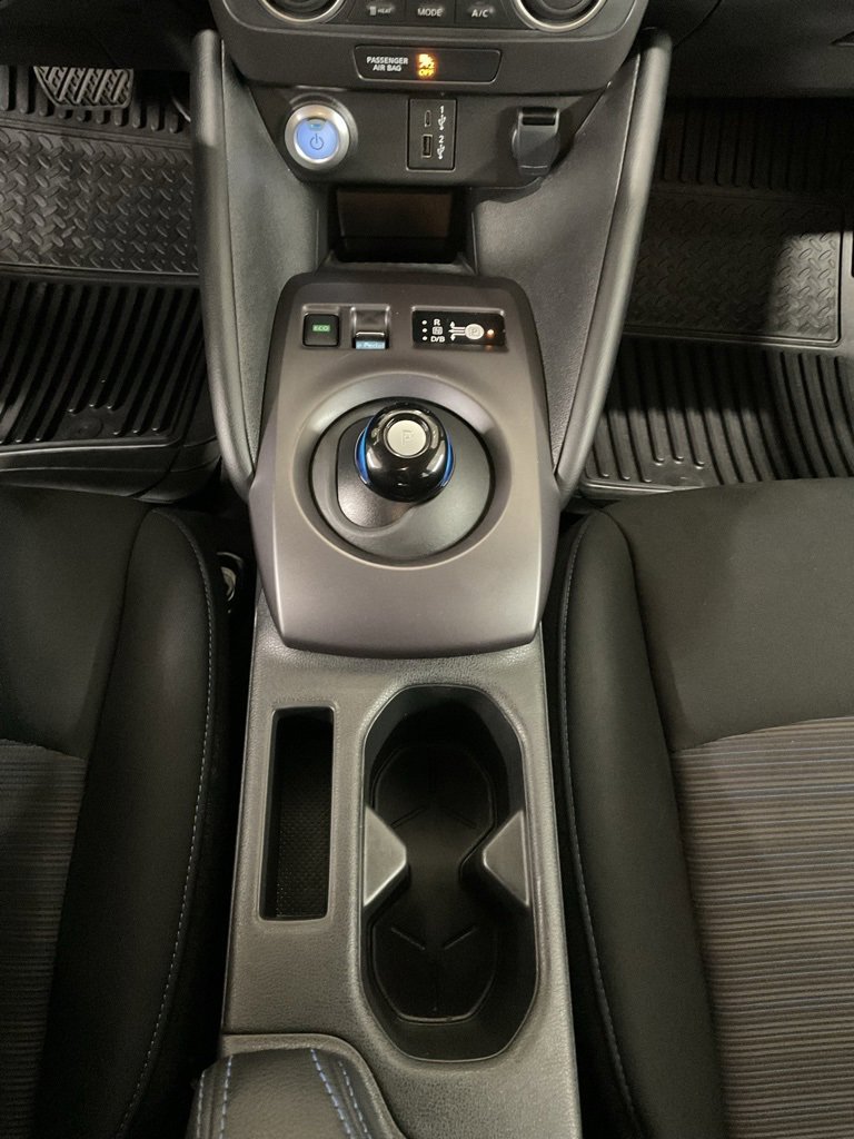 Used 2025 Nissan Leaf S image 19