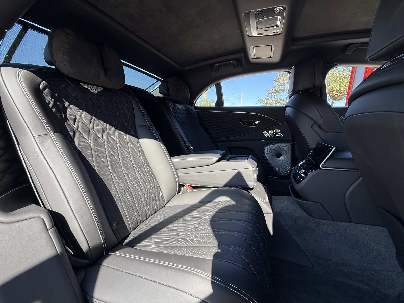 Used 2022 Bentley Flying Spur V8 image 16