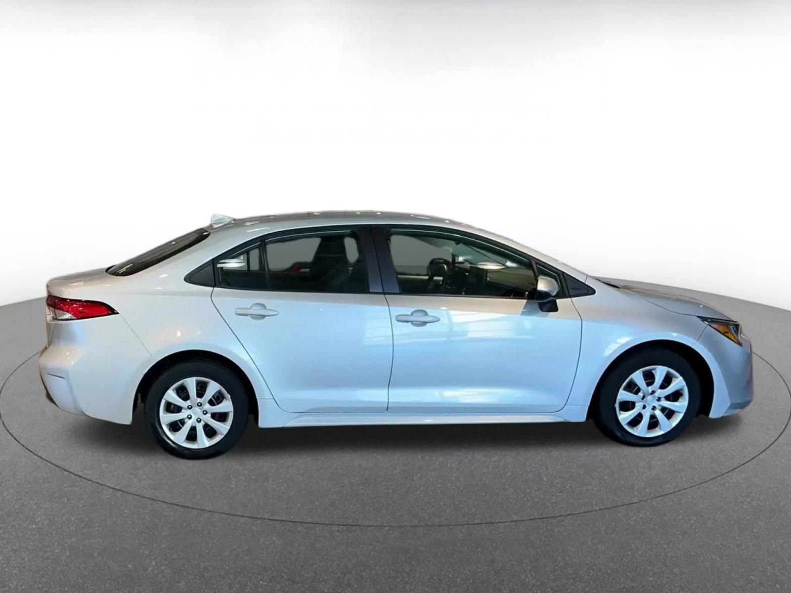 Used 2025 Toyota Corolla LE image 16