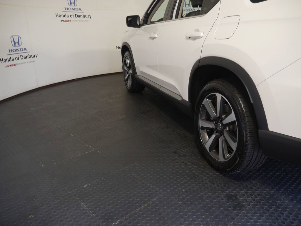 Certified 2024 Honda Pilot Touring image 11