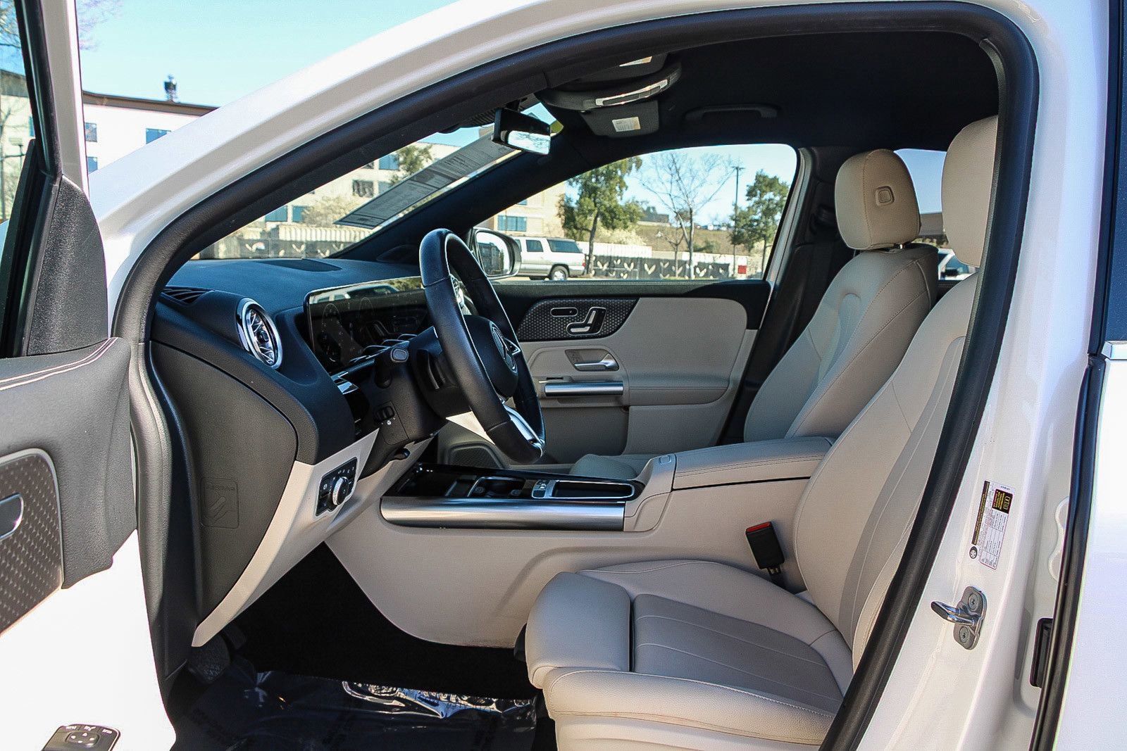 Certified 2025 Mercedes-Benz GLA 250 4MATIC image 18