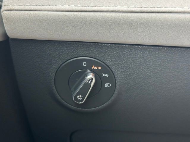 Used 2025 Volkswagen Taos SE image 18