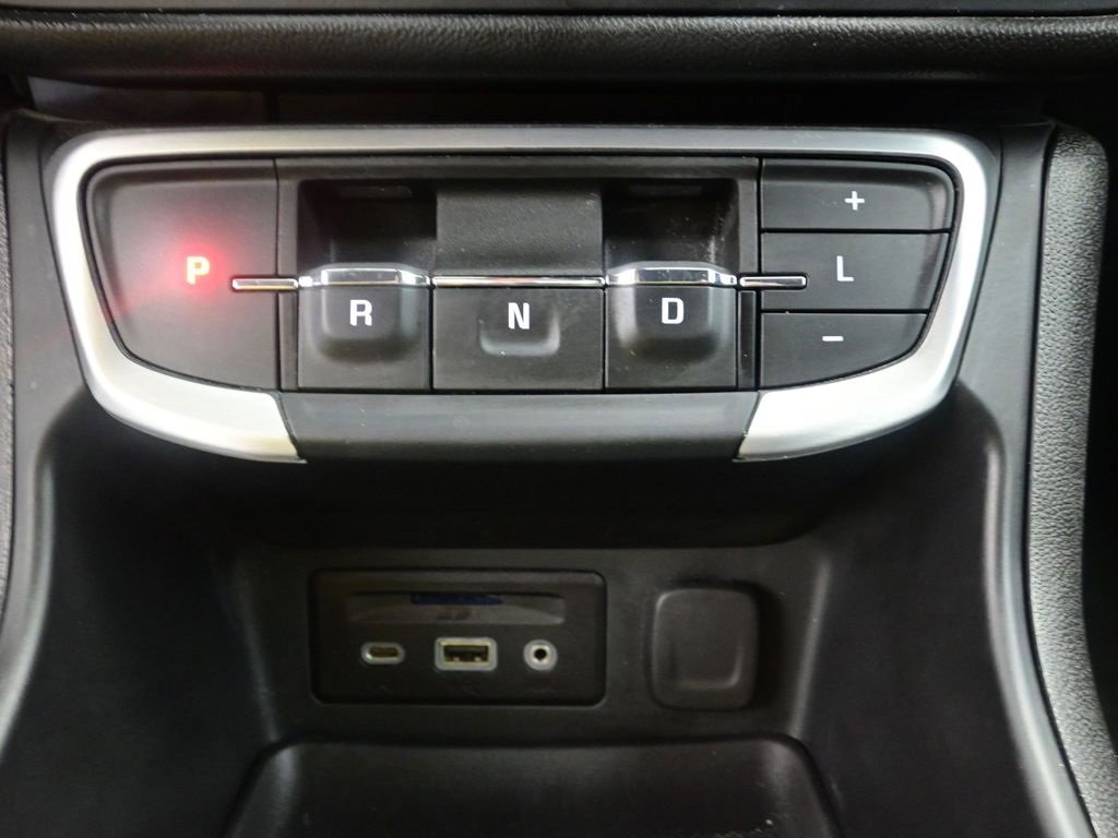 Used 2024 GMC Terrain SLT image 17