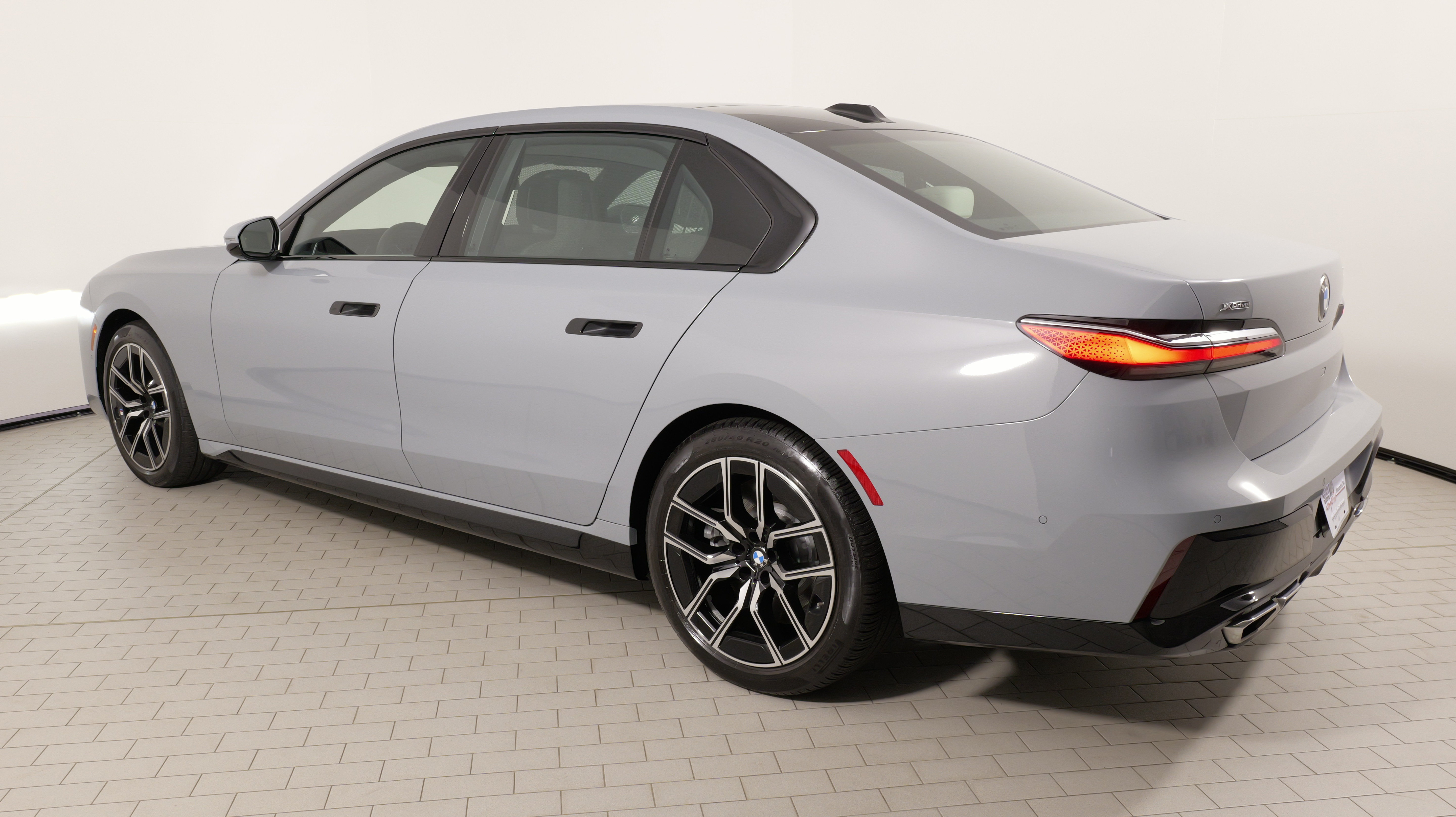 Used 2023 BMW 760i xDrive AWD/4WD image 20