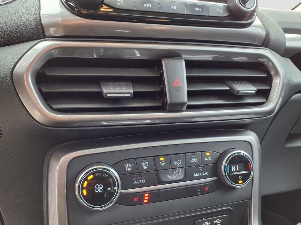 Used 2022 Ford EcoSport SE w/ SE Convenience Package image 16
