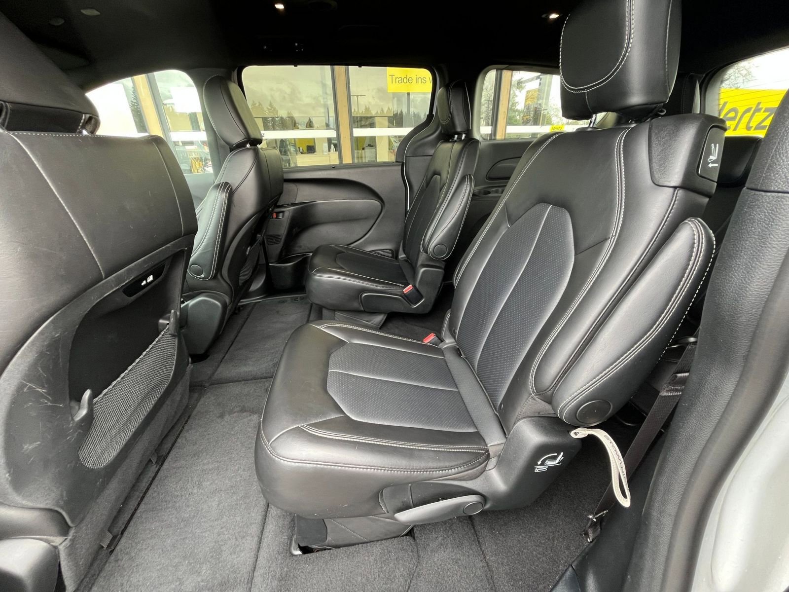 Used 2025 Chrysler Pacifica Select image 28