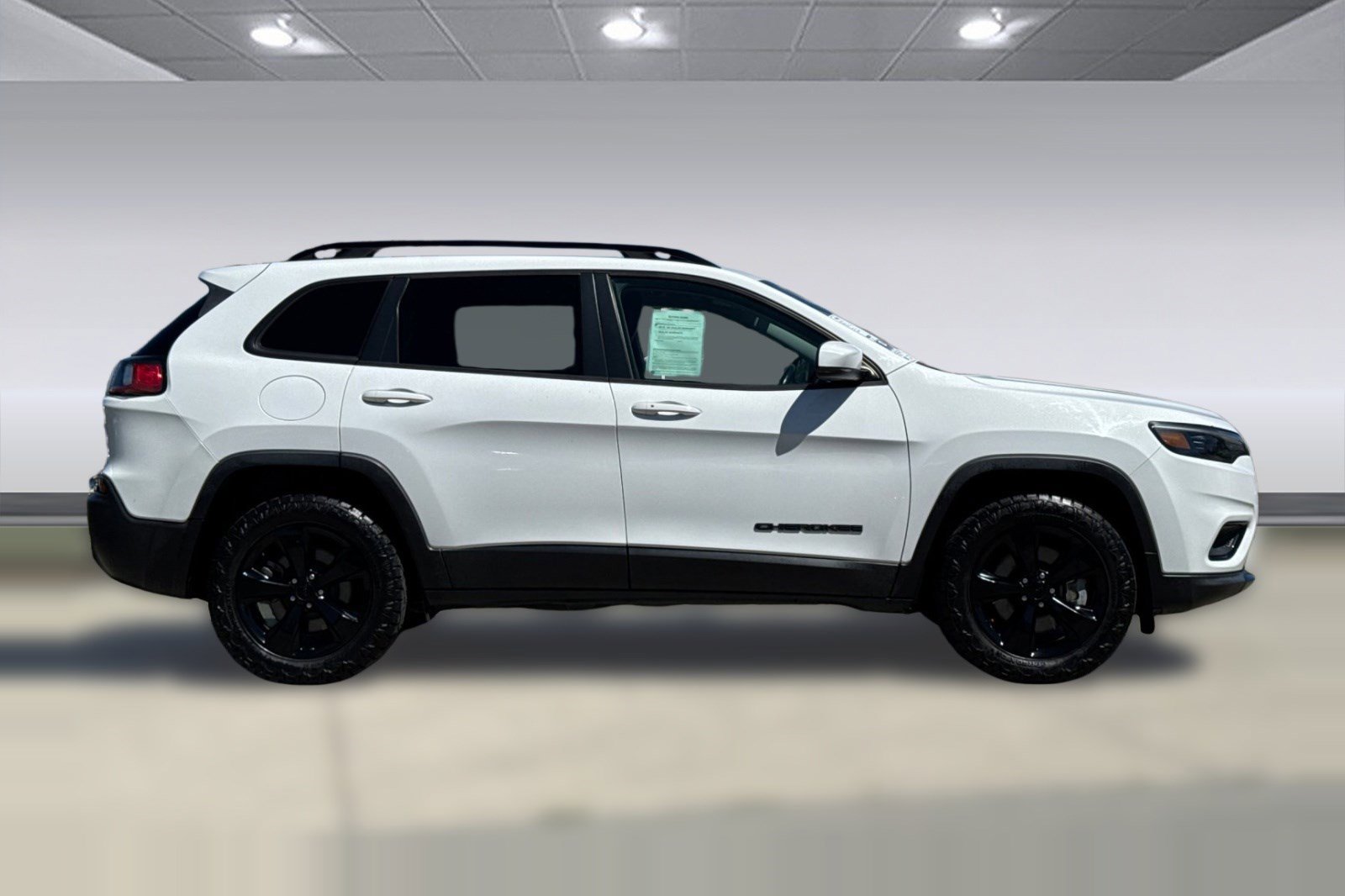 Used 2020 Jeep Cherokee Latitude Plus image 2