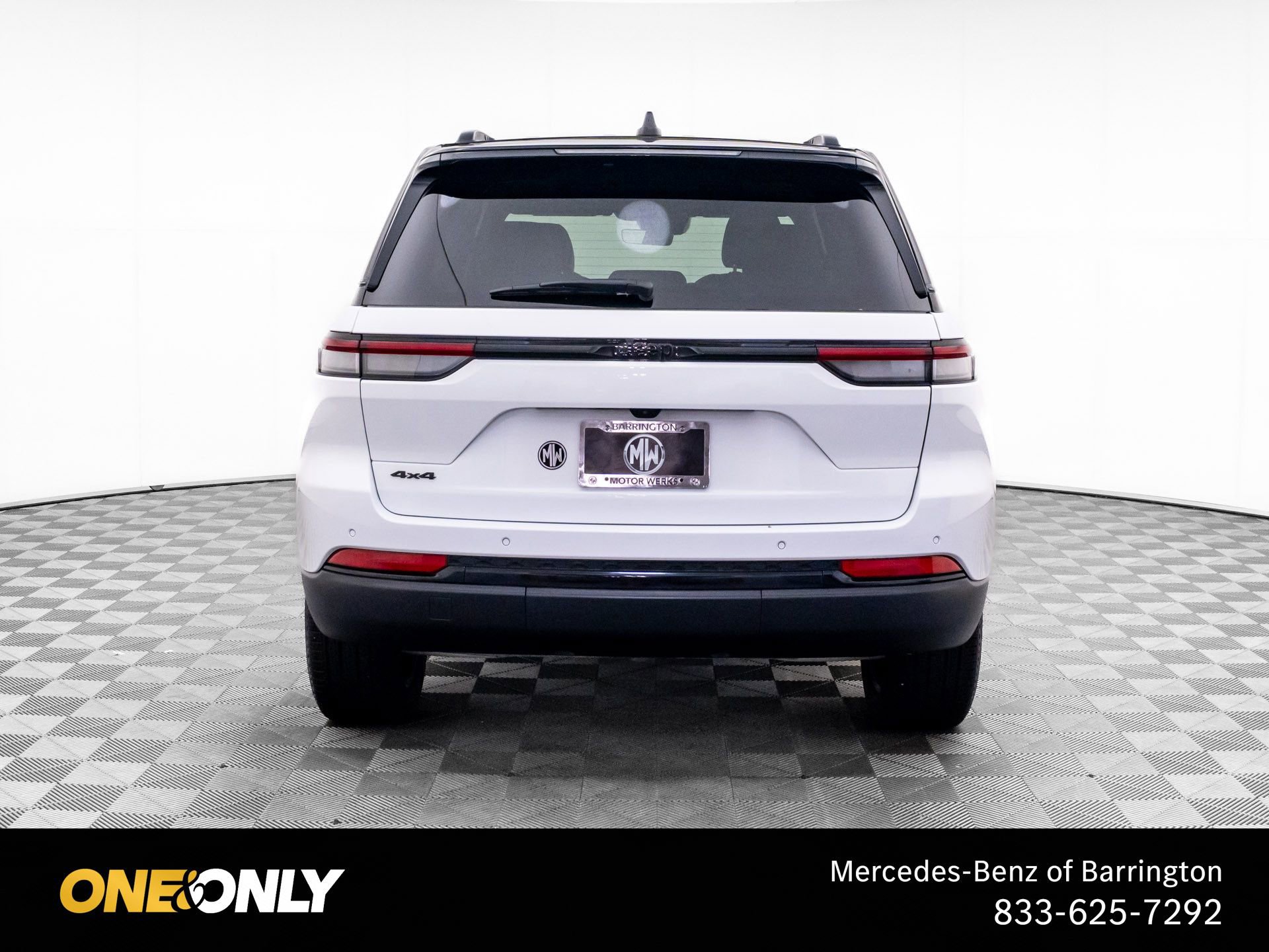Used 2025 Jeep Grand Cherokee Limited AWD/4WD image 4