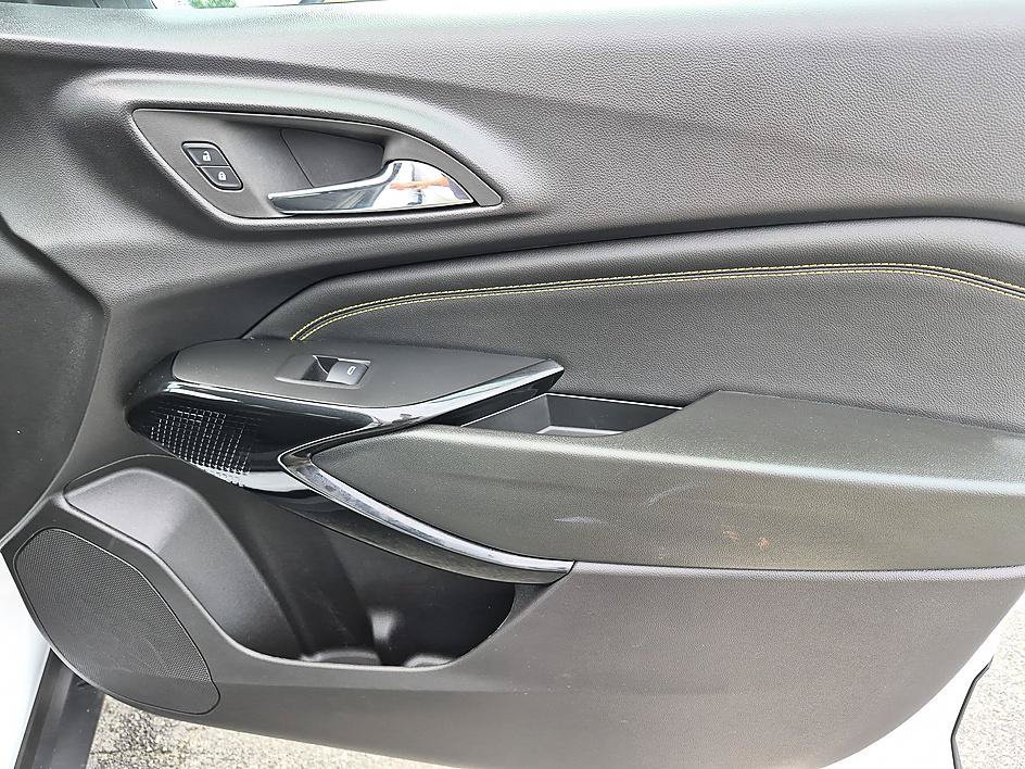 Certified 2026 Chevrolet Trax ACTIV FWD image 32