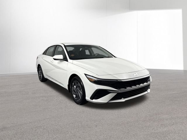 Used 2025 Hyundai Elantra Hybrid FWD image 12