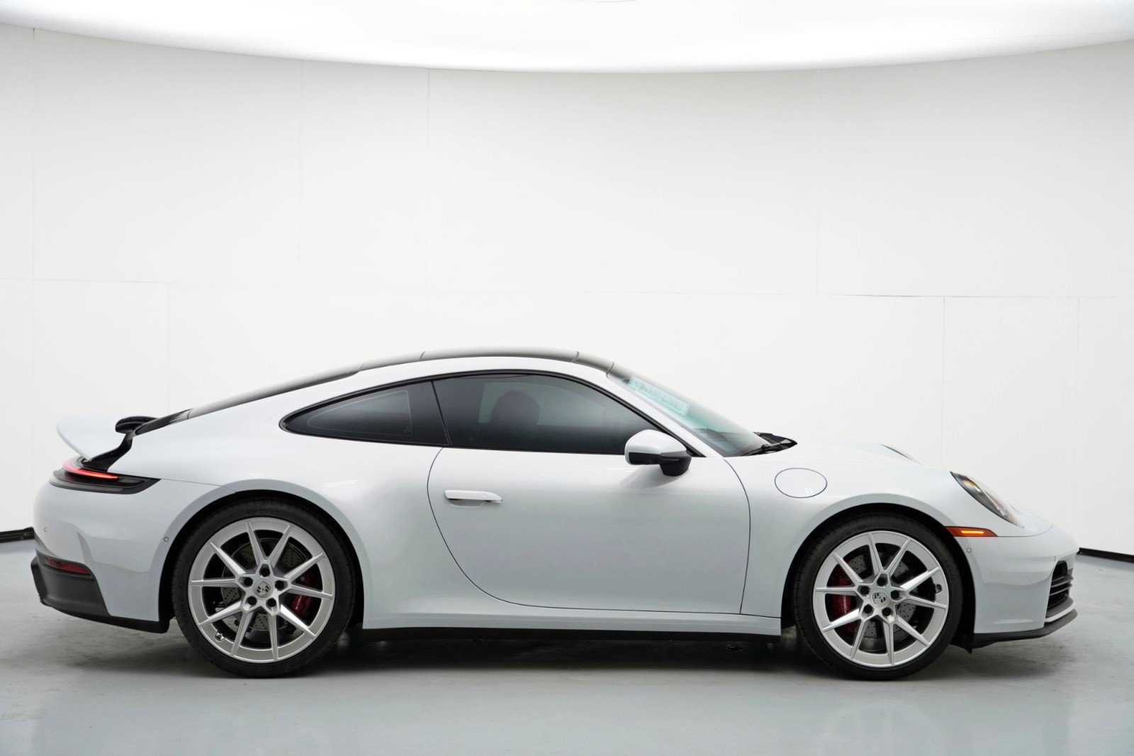 Used 2025 Porsche 911 Carrera RWD image 47